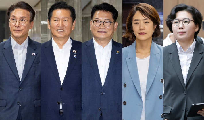 더불어민주당 전대 대진표 확정. 왼쪽부터 김민석 전 총리(왼쪽부터), 정청래 전 대표, 송영길 의원, 고민정 의원, 김보미 전 강진군의원. 연합뉴스