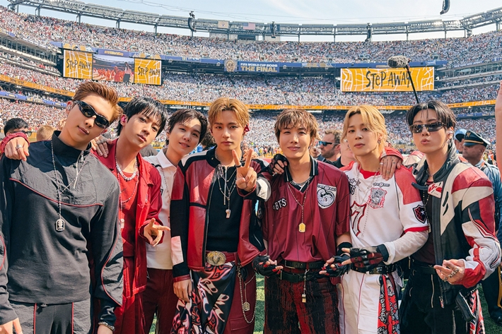 그룹 방탄소년단이 19일(현지 시각) 미국 뉴욕 뉴저지 스타디움에서 열린 '2026 피파(FIFA) 북중미 월드컵™' 결승전 하프타임 쇼에 출연했다. 빅히트 뮤직 제공