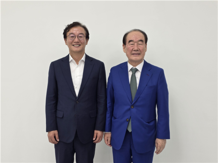  전재수 부산시장이 장금상선그룹 정태순 회장을 만나 우수 해운기업의 부산 투자와 이전에 협조해 달라고 요청했다. 부산시 제공