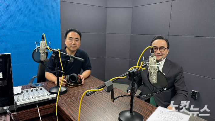 강원영동CBS 이기원의 크리스천Q에 출연한 삼척제일감리교회 박신진 담임목사(오른쪽). 최진성 아나운서