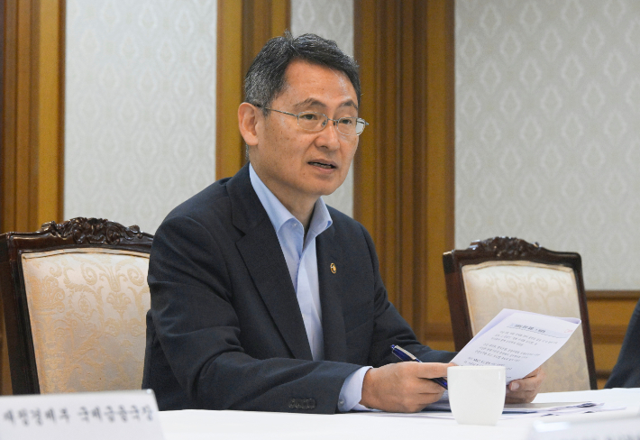 재경부 허장 차관 "공공기관, AI 시대 청년 취업 디딤돌 돼야" - 뉴스 썸네일 이미지