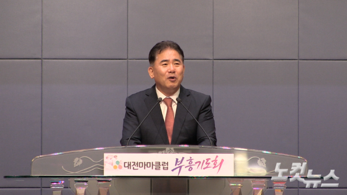 대전성시화운동본부 류명렬 대표회장이 예배를 인도하고 있다. 이바울 기자