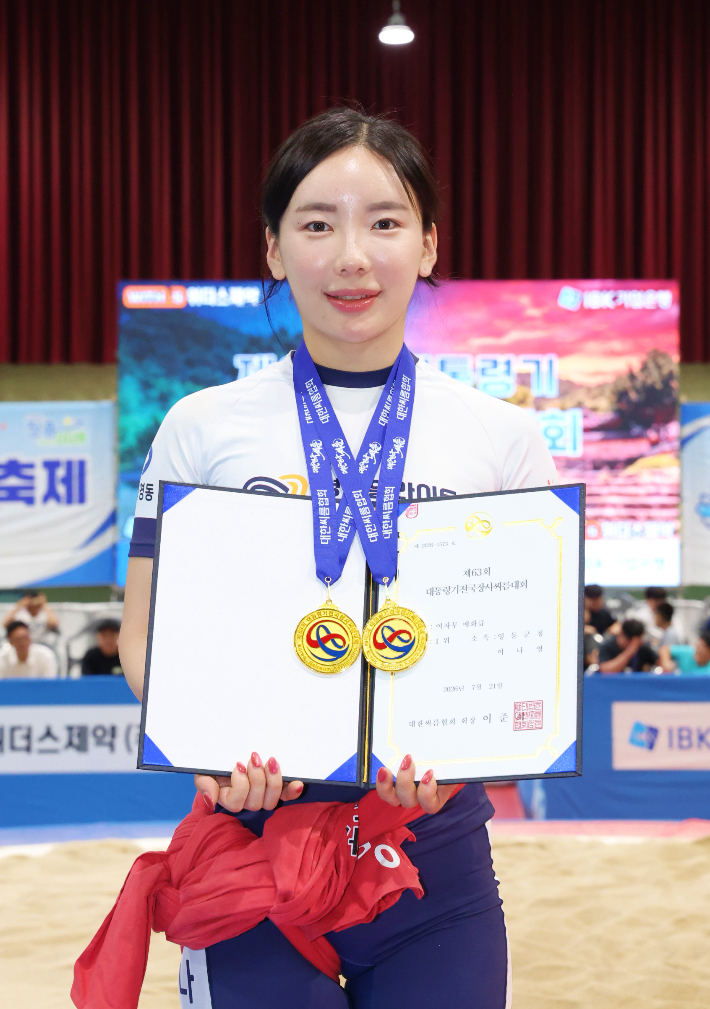개인전 매화급까지 대회 2관왕에 오른 이나영. 협회  