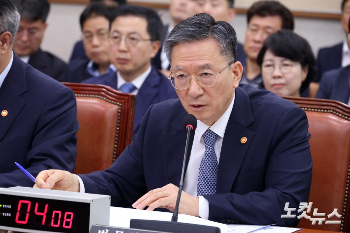 정성호 법무부 장관 국회의원 질의 답변