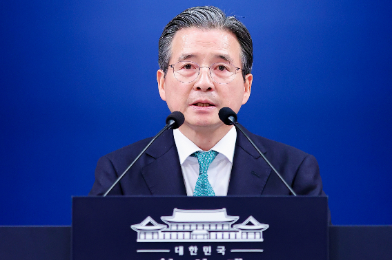 김용범 정책실장이 22일 청와대 춘추관 기자회견장에서 미국 및 남미 순방 관련 사전 브리핑을 하고 있다. 연합뉴스