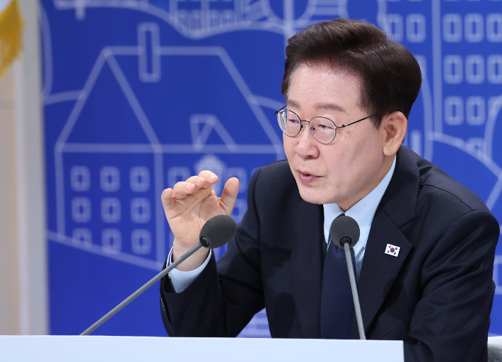 이재명 대통령이 23일 서울 여의도 KBS 별관에서 열린 부동산정책 국민 대토론회에서 발언하고 있다. 연합뉴스