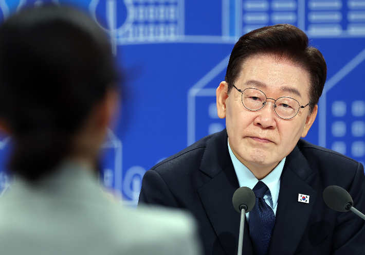 李, 3시간 부동산 대토론회서 "그건 사회주의 국가에서…"[CBS뉴스룸]