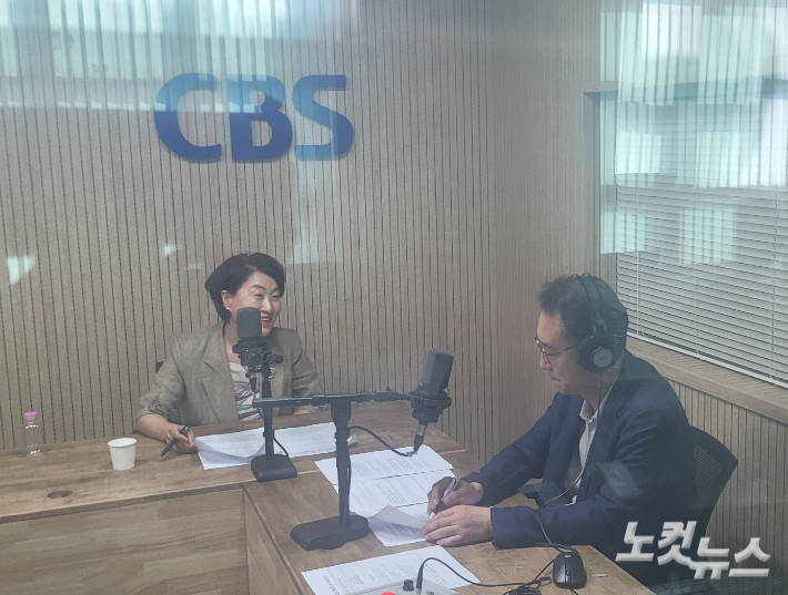 왼쪽부터 조경순 지회장, 김종현 앵커. 이은영 PD