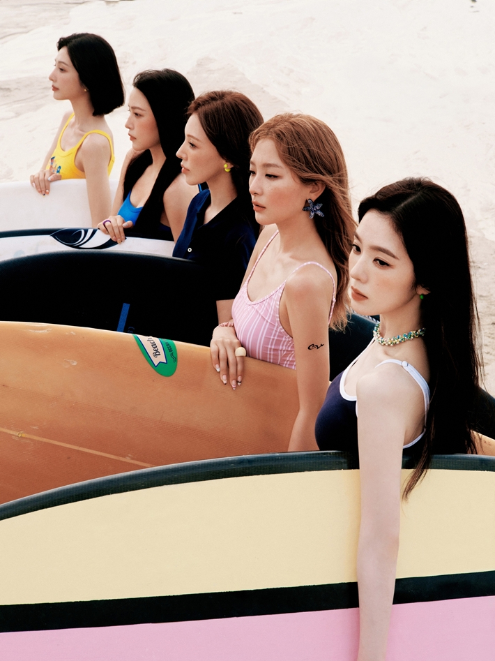 레드벨벳의 새 타이틀곡은 '서핀 보이'다. 레드벨벳 공식 트위터
