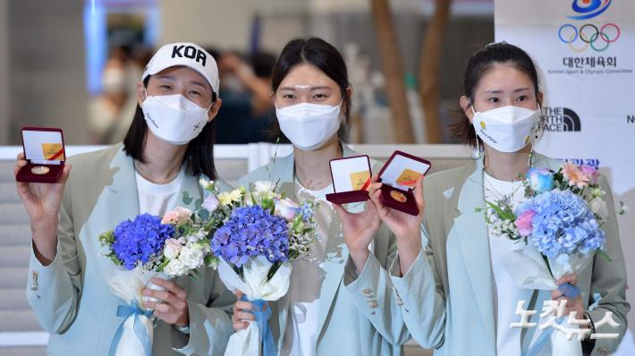 2021 도쿄올림픽을 마치고 귀국한 여자 배구 대표팀 황금 세대 김연경(왼쪽부터), 양효진, 김수지. 박종민 기자 