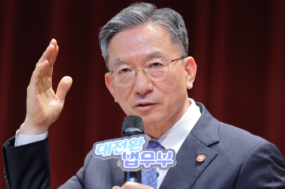 정성호 법무부 장관이 23일 경기 정부과천청사에서 열린 장관과의 토크콘서트에서 발언하고 있다. 연합뉴스