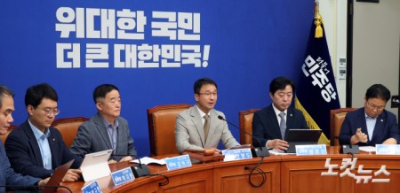 최고위원회의 주재하는 한병도 당대표 직무대행