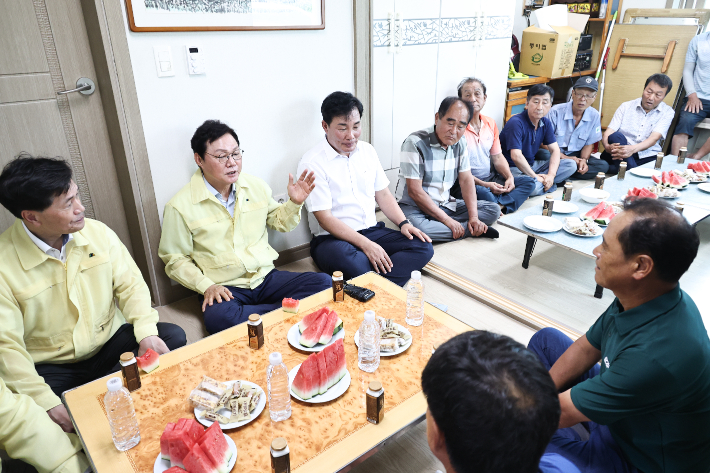 박완수 경남지사 폭염·가뭄 현장 점검. 경남도청 제공