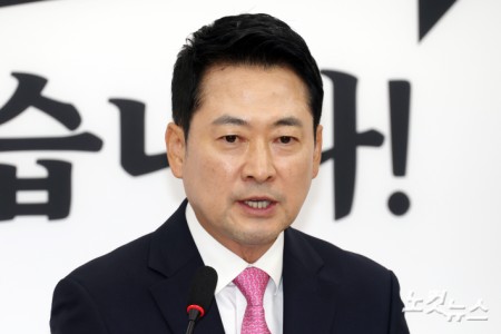 국민의힘 장동혁 대표가 27일 서울 여의도 국회에서 중앙선관위 선거 소청 심리에 참석하기에 앞서 기자회견을 하고 있다.