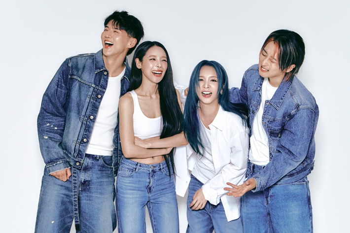 지난 21일 오전, 서울 광진구 RBW 사옥에서 정규 1집 발매 기념 라운드 인터뷰를 연 혼성 그룹 카드. DSP미디어 제공