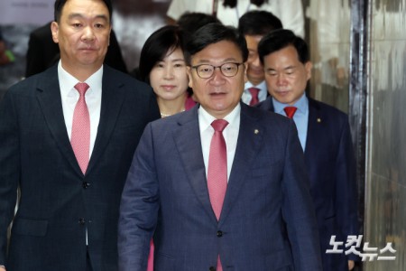 원내대책회의 참석하는 정점식 원내대표