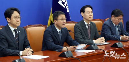 원내대책회의 발언하는 한병도