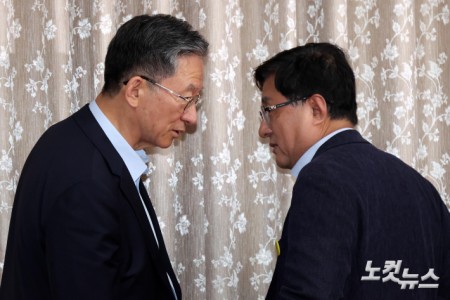 대화하는 정성호-김성환 장관