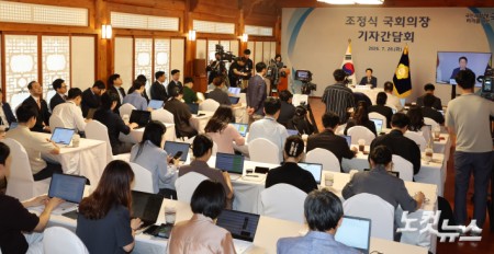조정식 국회의장이 28일 서울 여의도 국회 사랑재에서 열린 취임 첫 기자간담회에서 인사말을 하고 있다.