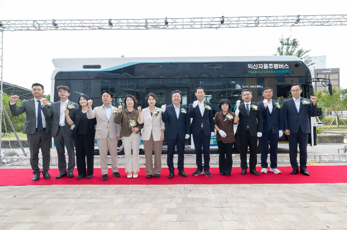 익산시 자율주행 마룡e버스 개통식이 28일 열렸다. 익산시 제공