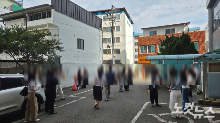 일본에서 발생한 규모 7.1의 지진의 여파로 경북 포항에서도 진동이 느껴지면서 근무자들이 대피하는 소동이 빚어졌다. 김대기 기자
