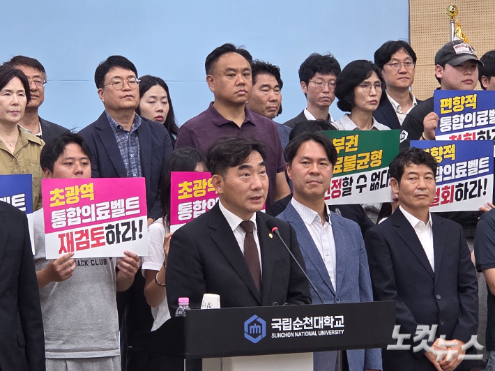 순천대 이병운 총장이 단상에서 발언하고 있다. 유대용 기자