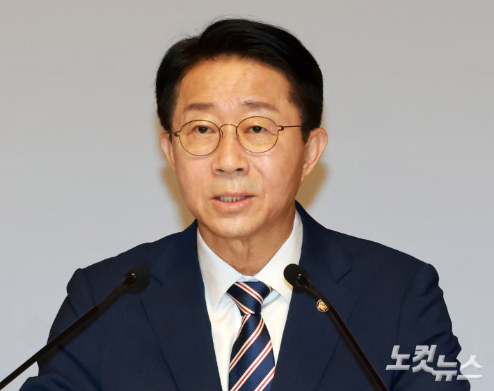 조정식 국회의장이 28일 서울 여의도 국회 사랑재에서 열린 취임 첫 기자간담회에서 인사말을 하고 있다. 윤창원 기자