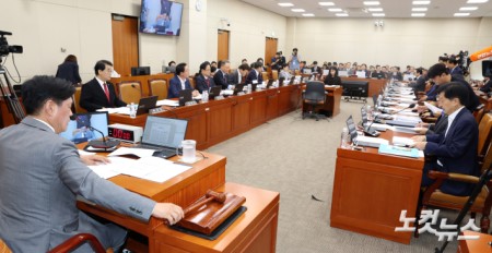 29일 서울 여의도 국회에서 재정경제기획위원회 제3차 전체회의가 열리고 있다.