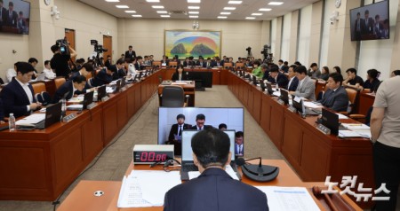 29일 서울 여의도 국회에서 열린 정무위원회 전체회의가 열리고 있다.