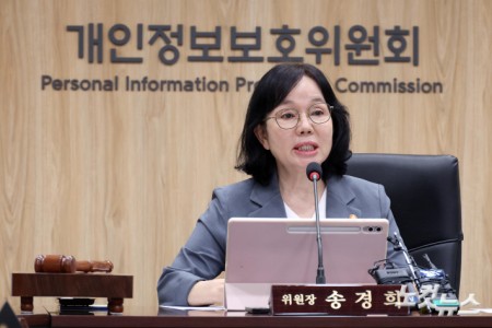 모두발언 하는 송경희 위원장