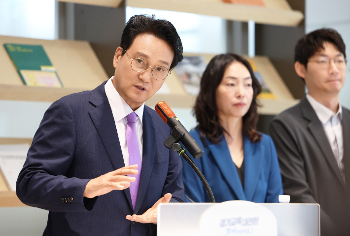 안민석 경기도교육감이 29일 기자회견을 열고 경기도교육청 교권전담보호관 지원 결과를 발표하고 있다. 경기도교육청 제공