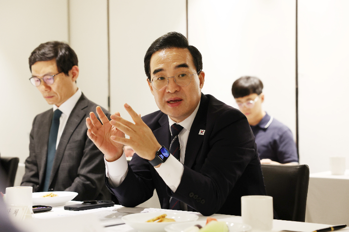 박홍근(가운데) 기획예산처 장관이 29일 오후 서울 중구 컨퍼런스 하우스 달개비에서 열린 '미래전략자문회의'에서 발언 하고 있다. 기획예산처 제공