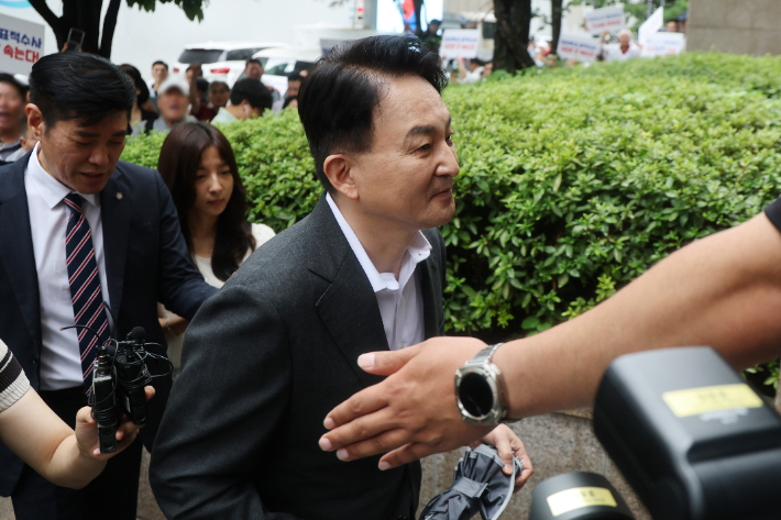 원희룡 전 국토교통부 장관이 경기도 과천시 2차 종합특검 사무실로 출석하고 있다. 연합뉴스