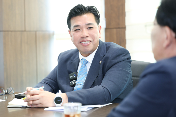 화성시의회 이계철 의장이 지난 24일 CBS노컷뉴스와 인터뷰를 진행했다. 화성시의회 제공