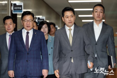 최고위 참석하는 장동혁-정점식