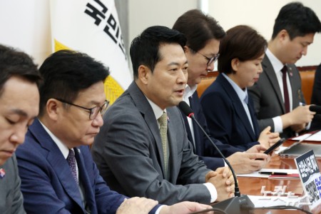최고위원회의 주재하는 장동혁 대표