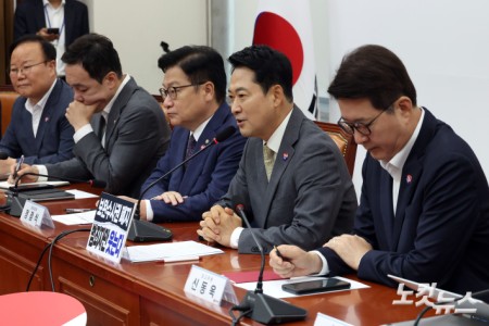 최고위 발언하는 장동혁 대표