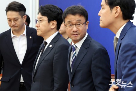 정책조정회의 참석하는 한병도