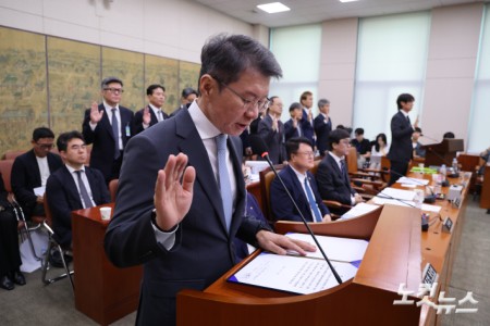 증인 선서하는 정몽규 전 대한축구협회장