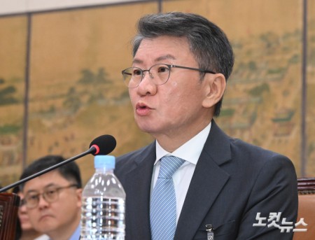 정몽규 전 대한축구협회장이 30일 서울 여의도 국회에서 열린 문화체육관광위원회의 대한축구협회 현안 관련 청문회에 출석해 질의에 답하고 있다. 국회사진기자단