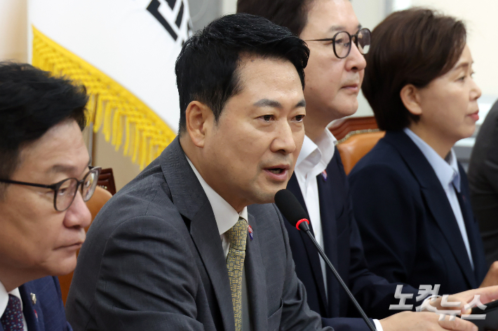 국민의힘 장동혁 대표가 30일 서울 여의도 국회에서 열린 최고위원회의에서 발언을 하고 있다. 윤창원 기자