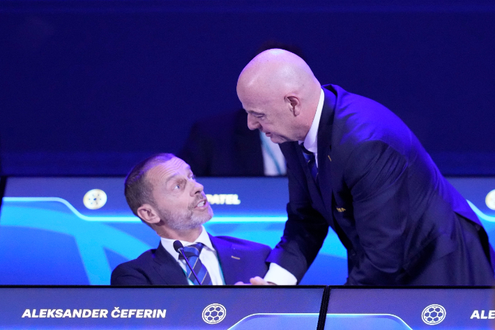 알렉산데르 체페린 UEFA 회장(왼쪽)과 잔니 인판티노 FIFA 회장. 연합뉴스