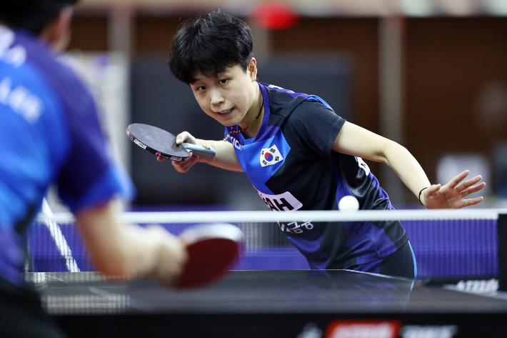 30일 충북 진천선수촌 오륜관에서 2026 아이치·나고야 아시안게임 탁구 대표팀 주천희가 훈련에 집중하고 있다. 연합뉴스 