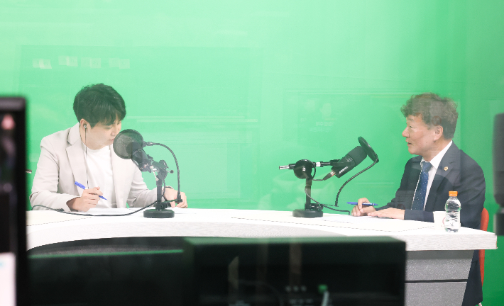 남종섭 경기도의회 의장은 CBS 라디오 경제연구실 '개척자들'에 출연해 지방의회법 제정의 필요성을 강조했다. 경기도의회 제공