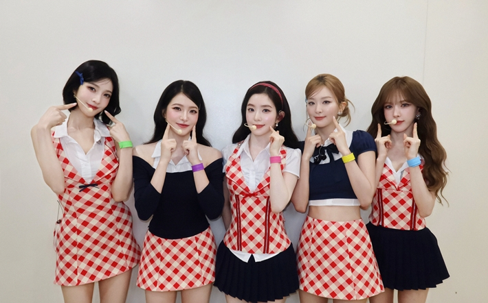 지난달 31일부터 이달 2일까지 서울 성북구 고려대 화정체육관에서 팬 콘서트를 열고 팬들을 만난 그룹 레드벨벳. 레드벨벳 공식 트위터