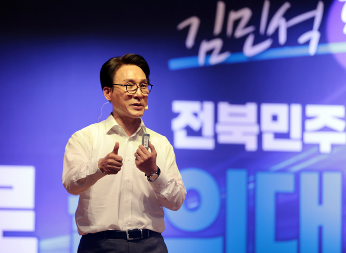 더불어민주당 김민석 당 대표 후보가 3일 전북 전주시 전주대학교 학생회관 슈퍼스타홀에서 열린 '전북 민주당원 하나로 결의대회'에 참석해 발언하고 있다. 연합뉴스