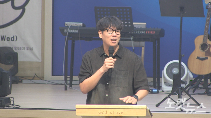 라이트하우스 강동교회 김희중 목사가 설교하고 있다. 이바울 기자