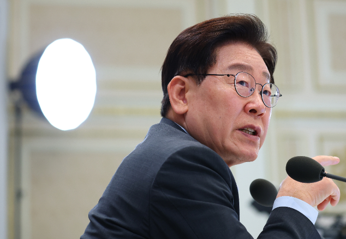 이재명 대통령이 4일 청와대 영빈관에서 열린 노동부·중기부·공정위 등에 대한 부처업무보고에서 발언하고 있다. 연합뉴스