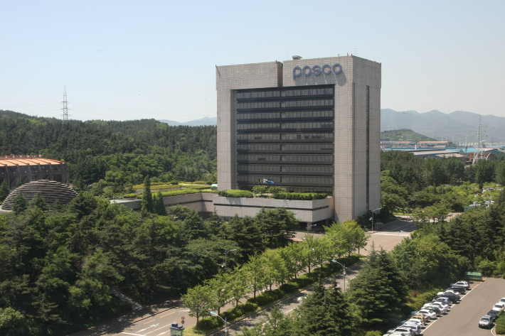 위기 맞은 韓 철강, 3대 메가프로젝트·AI서 활로 찾는다