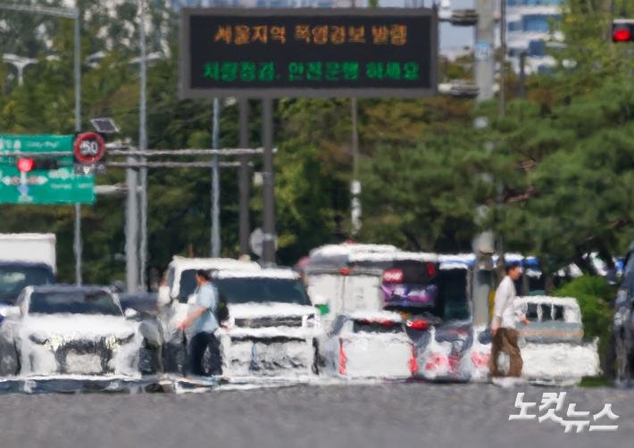 프로야구도 멈춘 극한 더위…오늘도 39도 폭염 지속[오늘아침]